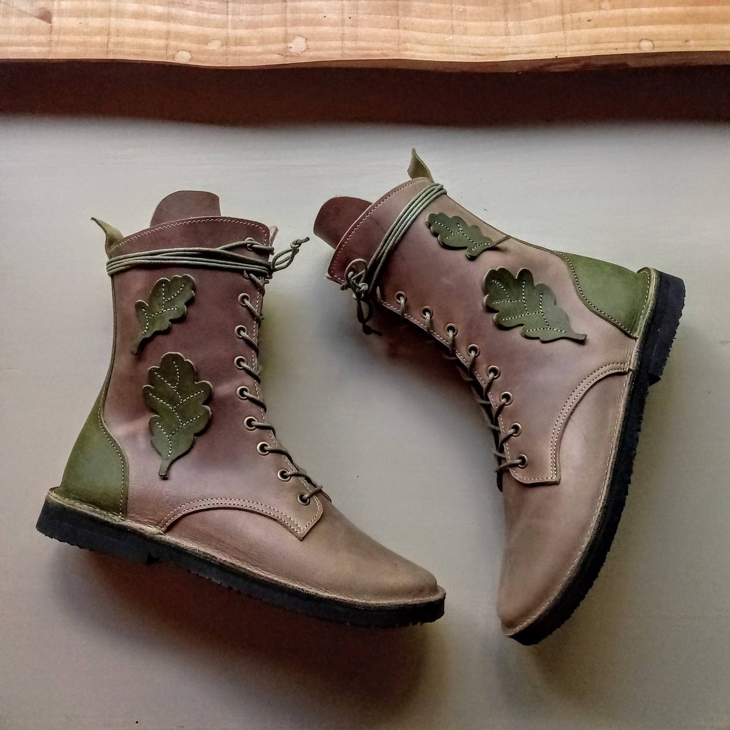 UK 6. FROND Boot. 4946