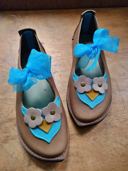 UK4. HOOT Shoe. No 4487