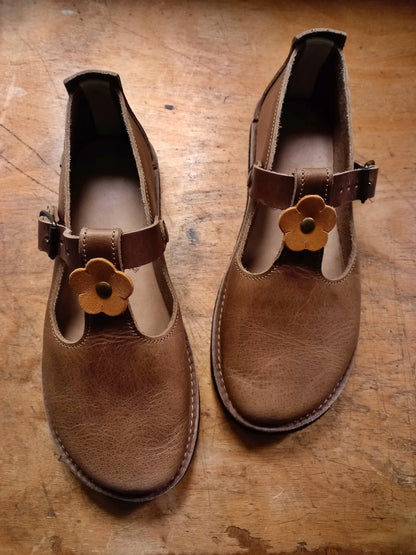 UK 5. TEABAR Shoe. No 4494